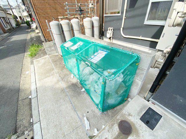 ロワール六浦壱番館のその他共用部分|敷地内ゴミ置き場あり♪