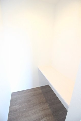 小山市駅南町5丁目　4期の寝室|洋室内に設けられたワークスペース。在宅勤務や勉強、趣味など、居室と作業場所を分けて使える便利な空間です。