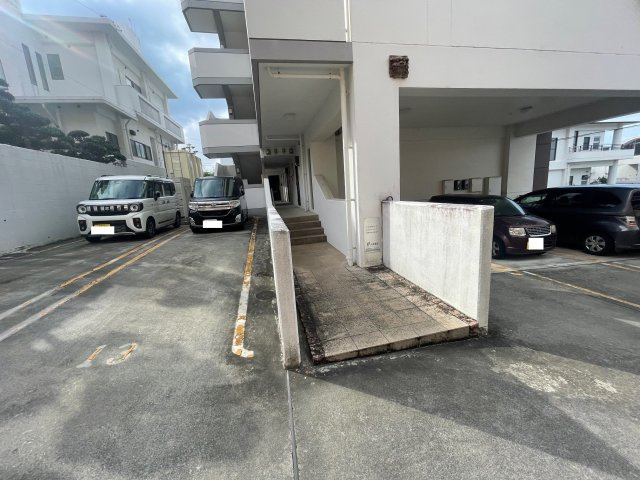 【駐車場】