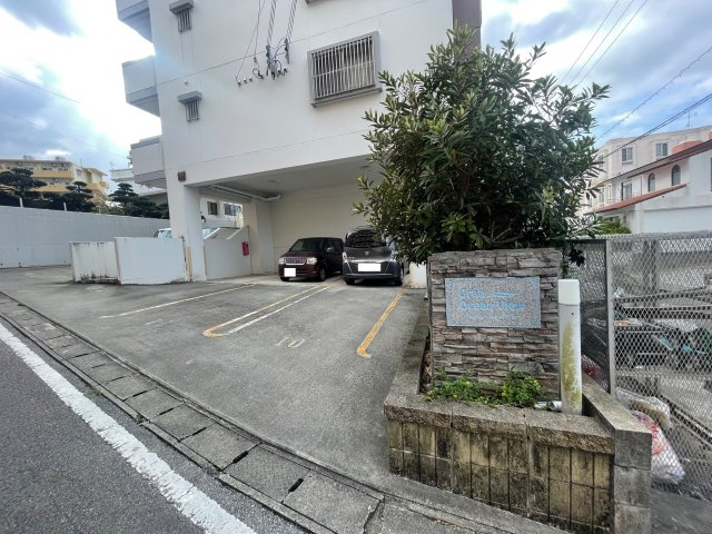 【駐車場】