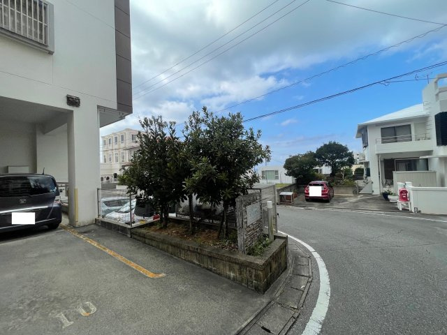 【駐車場】