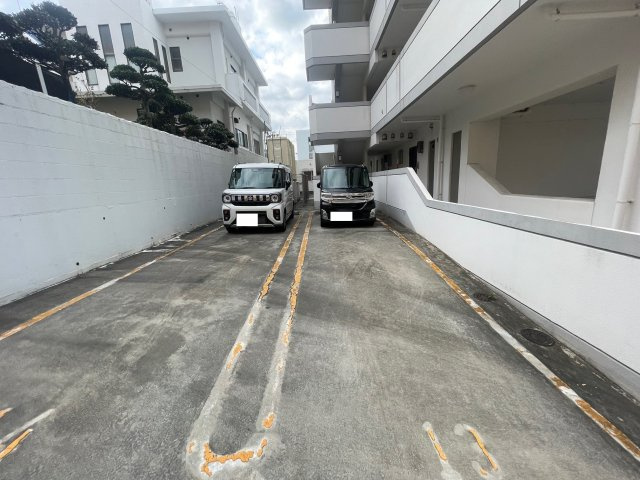 【駐車場】