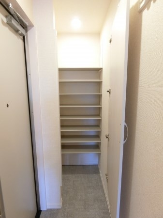 【玄関】ラウレア