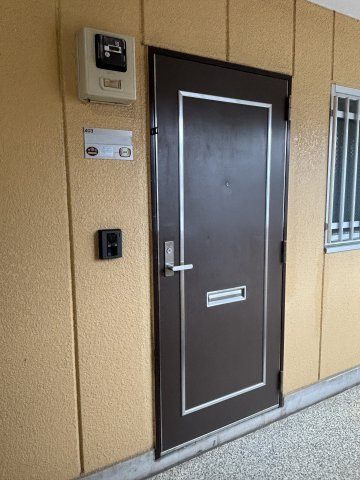 スカイホーム本郷の玄関