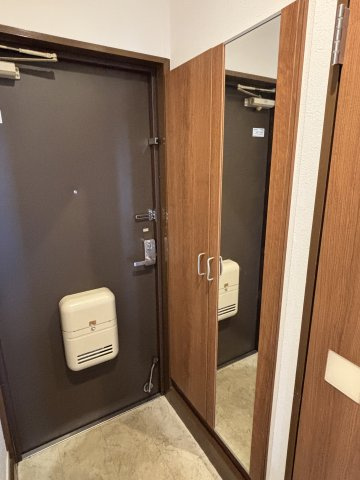 スカイホーム本郷の玄関