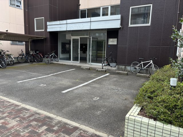 スカイホーム本郷の駐車場|カースペースがあります