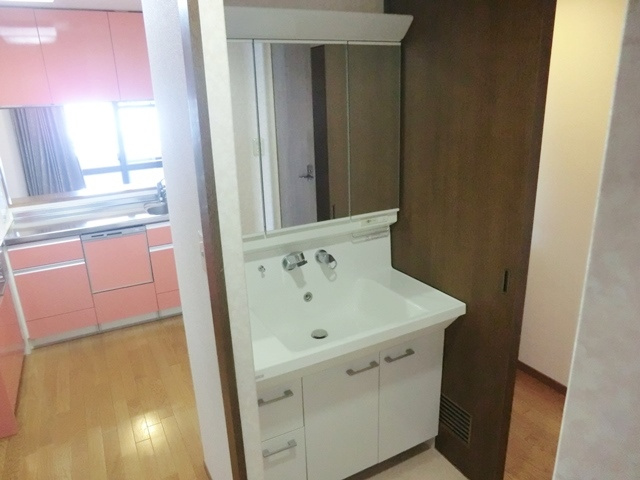 独立洗面化粧台付きでおすすめです！
