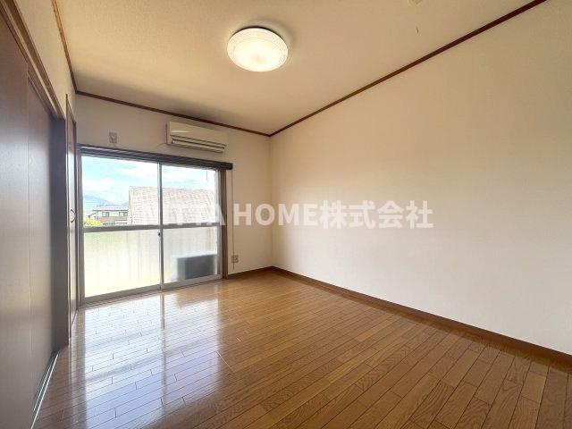 コーポラスナインの内装|洋室はフローリングです◇