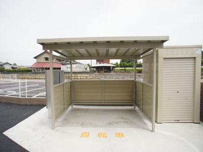 【その他共用部分】 | シーアイクレスト | 屋根付きの駐輪場があります♪