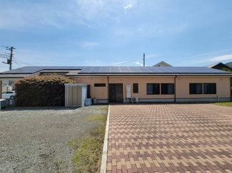 【外観】 | 市川三郷町高田 売事務所・店舗　敷地293坪・平成16年築 | 平成16年築のまだまだ綺麗な建物　年間余剰売電実績116万円（直近１年分）
