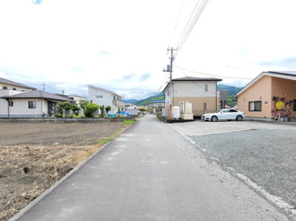 【周辺】 | 市川三郷町高田 売事務所・店舗　敷地293坪・平成16年築 | 前面道路　幅員は約4.3メートル　大型車も進入可能です。