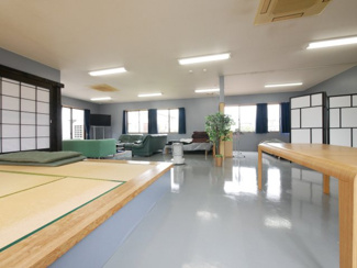【ロビー】 | 市川三郷町高田 売事務所・店舗　敷地293坪・平成16年築 | 広々スペースは訓練施設・レクリエーション施設などにも転用可能