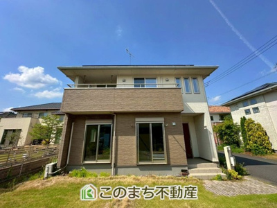【外観】 | 栃木市沼和田町再生住宅 | 閑静な住宅地は、伸び伸びスローライフを叶えてくれます。自然豊富な季節の移ろいを身近に感じられる環境で子育てすれば、お子様もきっと素直に成長してくれるはずです！
