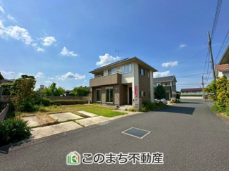【前面道路含む現地写真】 | 栃木市沼和田町再生住宅 | 前面道路は広々としてます！運転が苦手な方でもお車の出し入れ簡単で安心です☆

