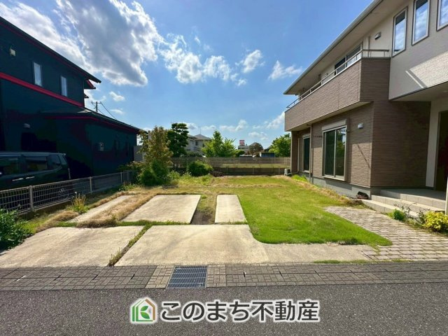 栃木市沼和田町再生住宅の駐車場|お車並列３台分ご用意しております♪
