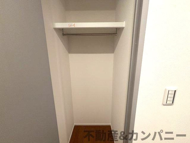 高岡町の新築のおうち2号棟　松山市高岡町新築戸建の収納|こまごまとしたものを収納できそうですね