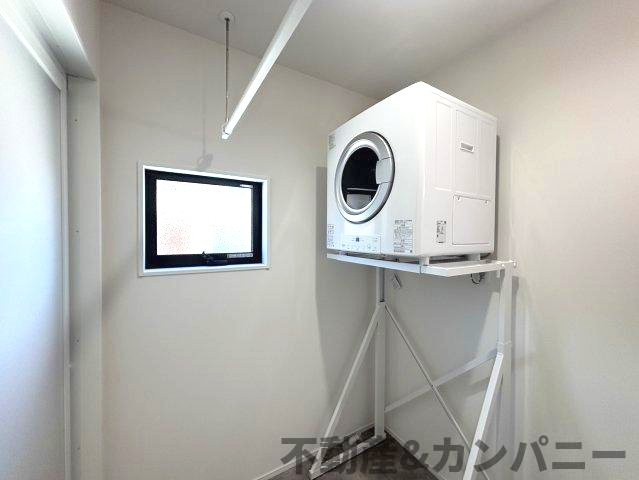 高岡町の新築のおうち2号棟　松山市高岡町新築戸建のランドリースペース|大人気幹太くんです