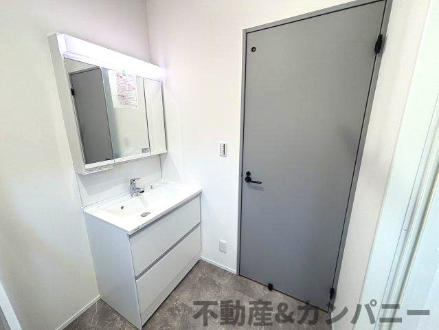 高岡町の新築のおうち2号棟　松山市高岡町新築戸建の独立洗面台|独立洗面台です