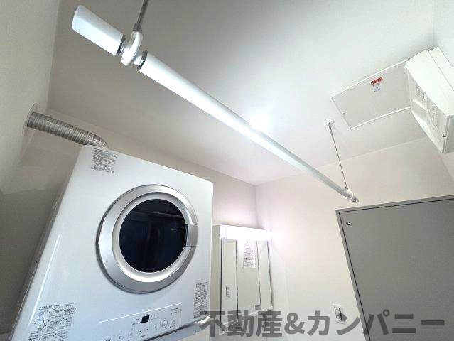 高岡町の新築のおうち2号棟　松山市高岡町新築戸建のランドリースペース|ランドリースペースで室内物干しが可能です