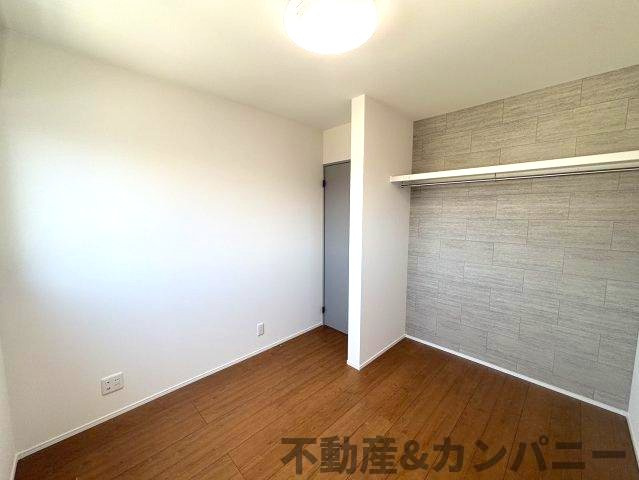 高岡町の新築のおうち2号棟　松山市高岡町新築戸建の洋室|使い勝手のいい洋室です