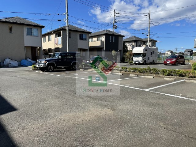 ホワイトフォレストの駐車場