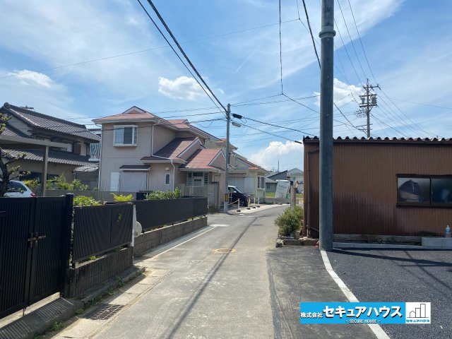 【完成】知多郡東浦町大字石浜　全3棟の前面道路含む現地写真|事前予約にて現地ご見学いただけます！お気軽にお問い合わせください♪
■株式会社　セキュアハウス■
住宅ローンに強く、知識、経験豊富なスタッフ在籍
お客様に寄り添い、ご成約後もサポート致します。　　　　