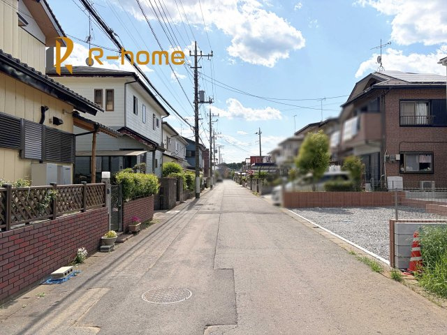 稲敷郡阿見町実穀　新築戸建て　1号棟の前面道路含む現地写真|『今から見たい！』大歓迎です♪
お気軽にＲ－ｈomeまでお問い合わせください。