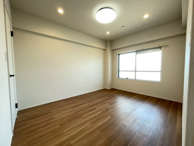 令和７年７月リフォーム完了◆南向き＆トランクルーム付き３ＬＤＫ◆イトーピア向日マンションC棟の洋室|洋室