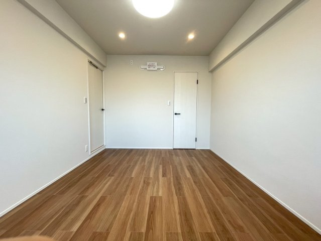 令和７年７月リフォーム完了◆南向き＆トランクルーム付き３ＬＤＫ◆イトーピア向日マンションC棟の洋室|洋室