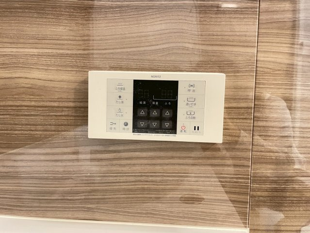 令和７年７月リフォーム完了◆南向き＆トランクルーム付き３ＬＤＫ◆イトーピア向日マンションC棟の浴室|浴室リモコン