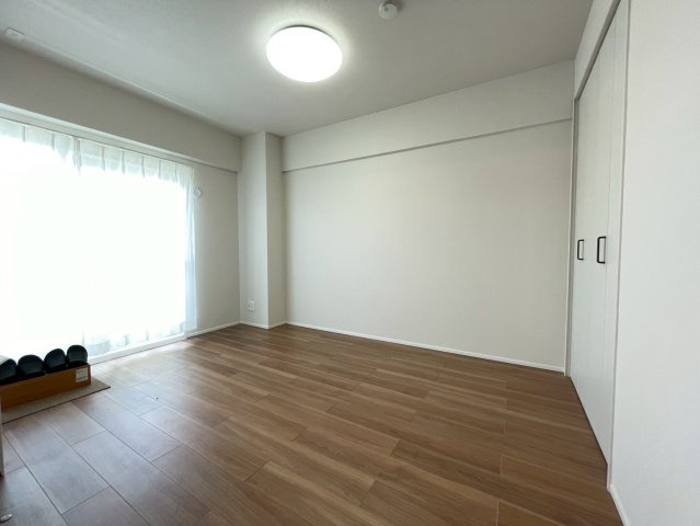 令和７年７月リフォーム完了◆南向き＆トランクルーム付き３ＬＤＫ◆イトーピア向日マンションC棟の洋室|洋室