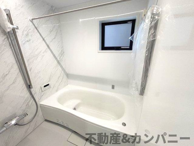 高岡町の新築のおうち3号棟　松山市高岡町新築戸建の浴室|きれいなお風呂です