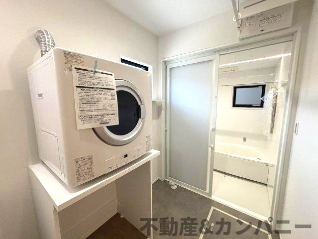 高岡町の新築のおうち3号棟　松山市高岡町新築戸建のランドリースペース|大人気幹太くんがあるランドリースペースです