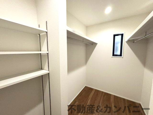 高岡町の新築のおうち3号棟　松山市高岡町新築戸建の収納|さまざまな用途のものを収納できるウォークインクローゼットです