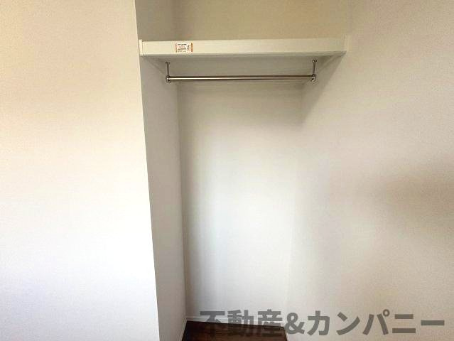 高岡町の新築のおうち3号棟　松山市高岡町新築戸建の収納|こまごまとしたものを収納できそうですね