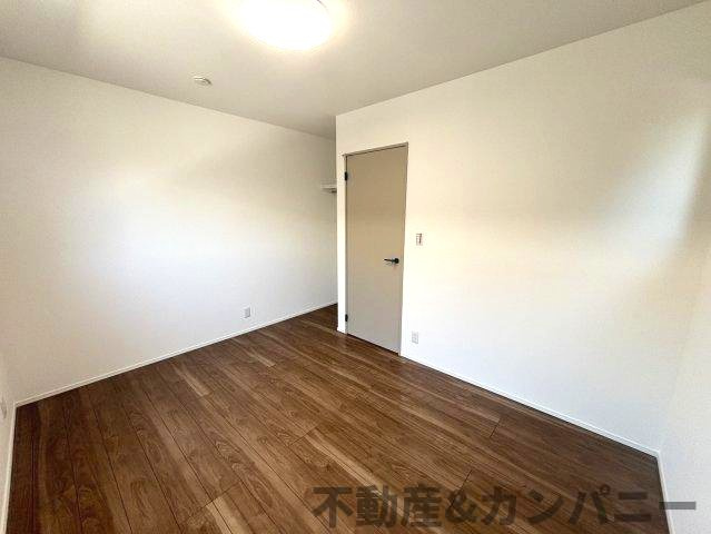 高岡町の新築のおうち3号棟　松山市高岡町新築戸建の洋室|個人の部屋や寝室として使える洋室です
