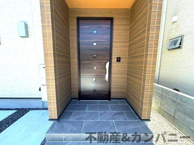 高岡町の新築のおうち3号棟　松山市高岡町新築戸建の玄関|シンプルで使いやすい玄関です