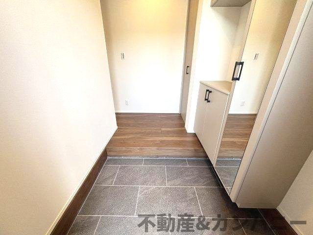 高岡町の新築のおうち3号棟　松山市高岡町新築戸建の玄関|ゆったりとした玄関です