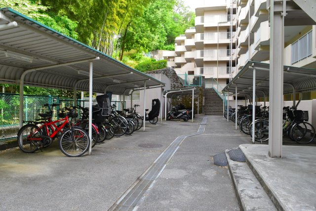 日野市三沢の中古マンションの駐輪場