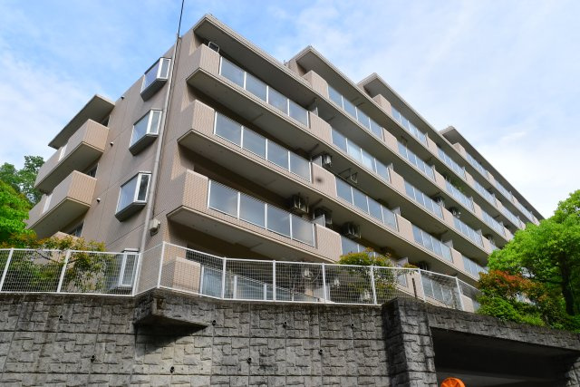 日野市三沢の中古マンションの外観