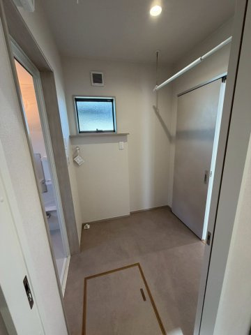 丸亀市中府町４丁目　新築オール電化住宅のランドリースペース