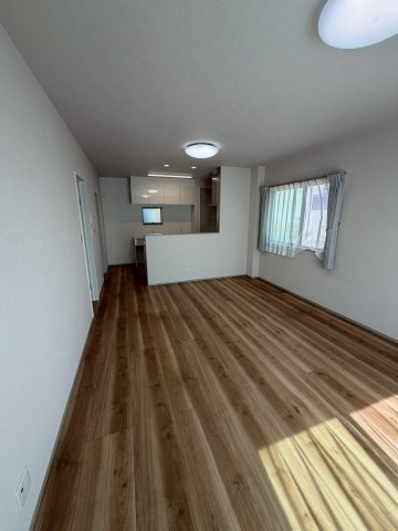 丸亀市中府町４丁目　新築オール電化住宅の居間・リビング