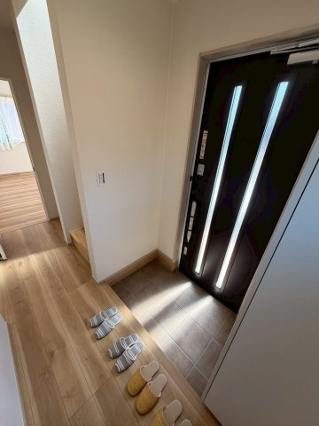 丸亀市中府町４丁目　新築オール電化住宅の玄関