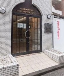 横浜市神奈川区新町の賃貸マンションのエントランス