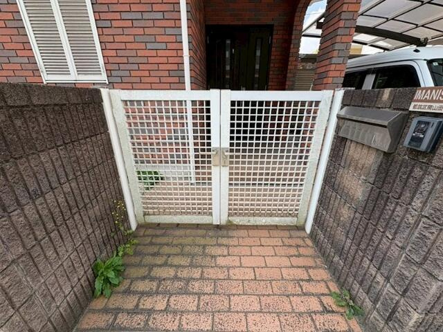 南山田町戸建のエントランス