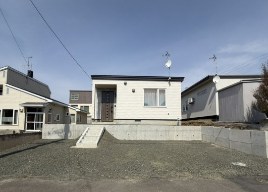 北見市美山町南９丁目３６番地２８　新築平屋建