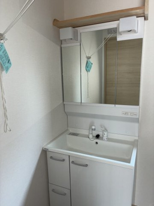 北見市美山町南９丁目３６番地２８　新築平屋建の独立洗面台