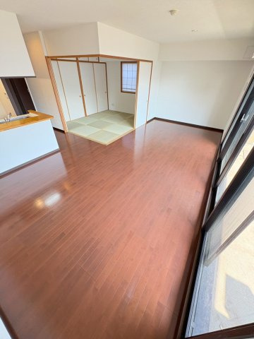 エレガンス甲子園の居間・リビング