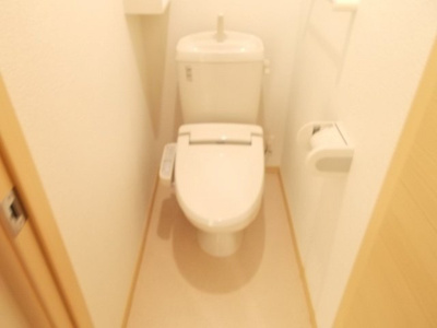 【トイレ】 | アルコバレーノ　2DKH | 清潔感のあるトイレです
