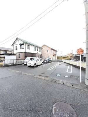 【駐車場】 | ビュー・カトレア　2DLK | 車をお持ちの方に嬉しい駐車場付きの物件です